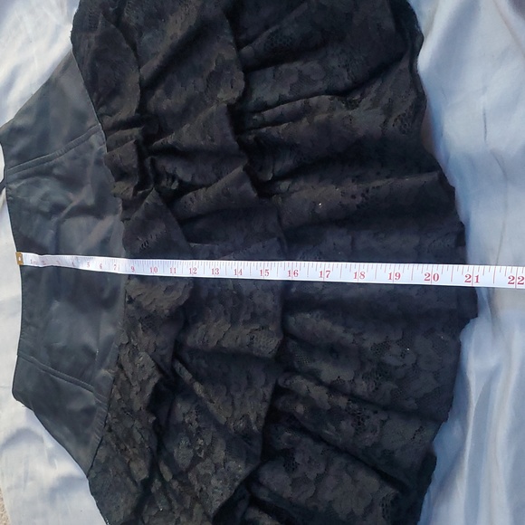 80s vintage CHIA, black leather, 3 tiered folded lace skirt. Size 4 - Picture 5 of 7